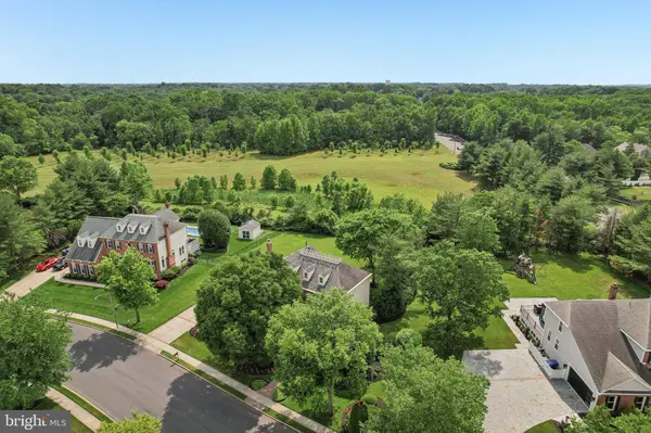 4 BROADACRE DR, Mount Laurel, NJ 08054
