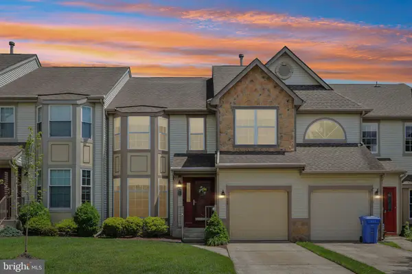 100 SANDHURST DR, Mount Laurel, NJ 08054