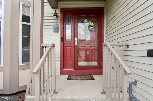 100 SANDHURST DR, Mount Laurel, NJ 08054