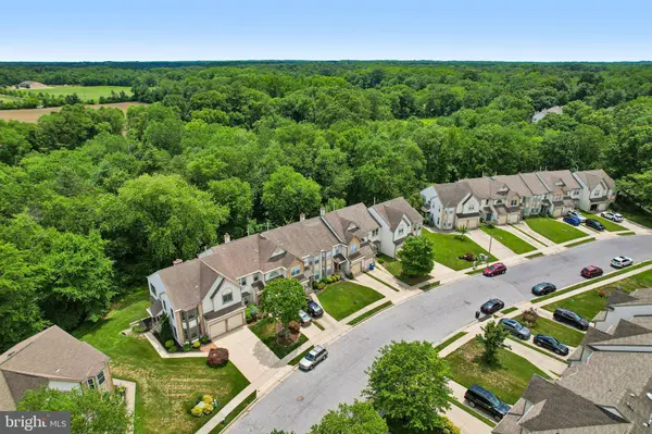 100 SANDHURST DR, Mount Laurel, NJ 08054