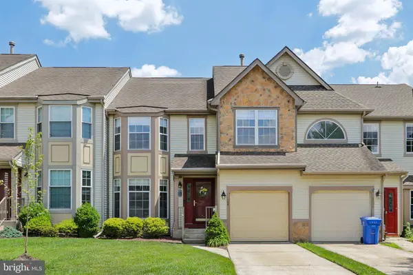 100 SANDHURST DR, Mount Laurel, NJ 08054