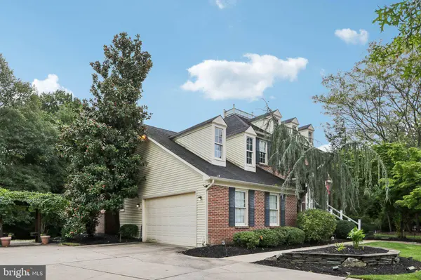 4 BROADACRE CT, Mount Laurel, NJ 08054