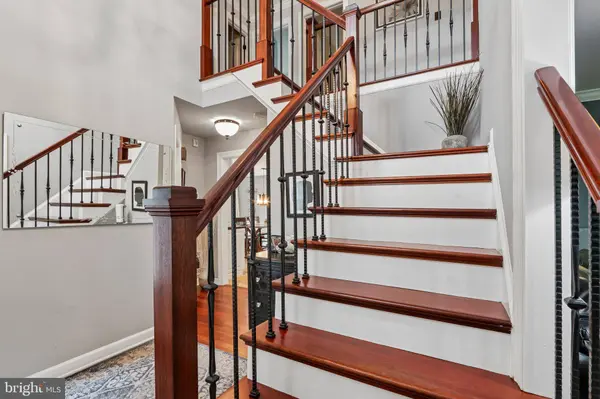 4 BROADACRE CT, Mount Laurel, NJ 08054