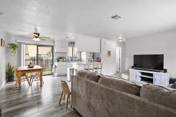 2556 Sabre Ct A & B, Redding, CA 96002