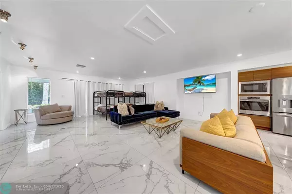 91 NW 51st St, Miami, FL 33127