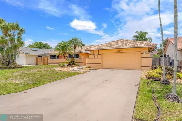 15541 S Roundtable Rd, Davie, FL 33331