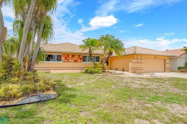 15541 S Roundtable Rd, Davie, FL 33331