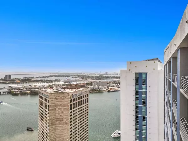 [StreetName,UnitNumber,StreetNumber,StreetDirPrefix], Miami, FL 33131