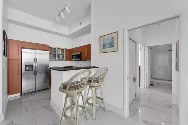 [StreetName,UnitNumber,StreetNumber,StreetDirPrefix], Miami, FL 33131