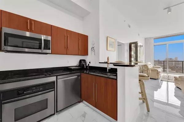 [StreetName,UnitNumber,StreetNumber,StreetDirPrefix], Miami, FL 33131