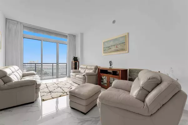 [StreetName,UnitNumber,StreetNumber,StreetDirPrefix], Miami, FL 33131