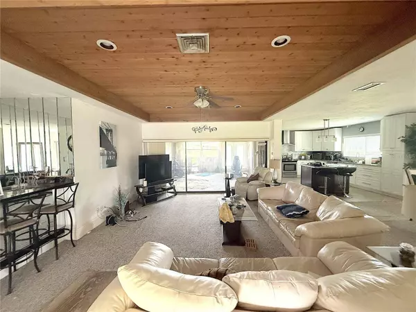 15 ABBEY CT, Haines City, FL 33844