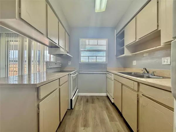 5325 CURRY FORD RD #20, Orlando, FL 32812