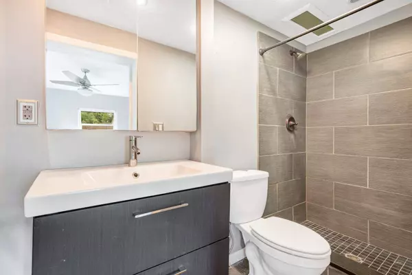 1319 Orchid Ave, Winter Park, FL 32789 - Master Bathroom