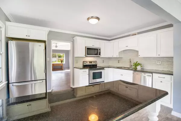 1319 Orchid Ave, Winter Park, FL 32789 - Kitchen