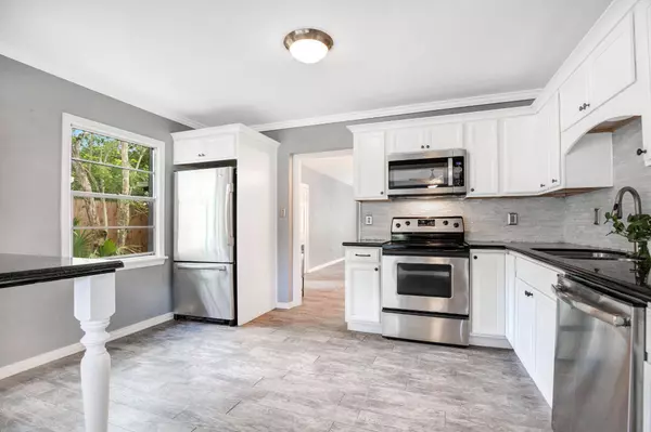 1319 Orchid Ave, Winter Park, FL 32789 - Kitchen