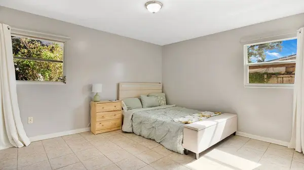 5651 Lido St, Orlando, FL 32807 - Bedroom