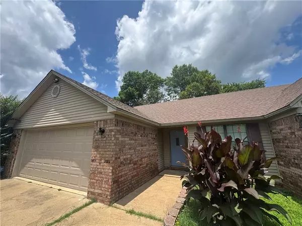 106 Louis Dr, Searcy, AR 72143