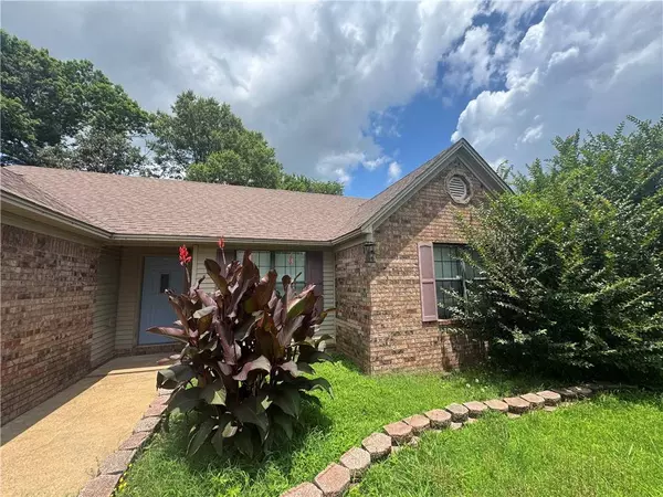 106 Louis Dr, Searcy, AR 72143