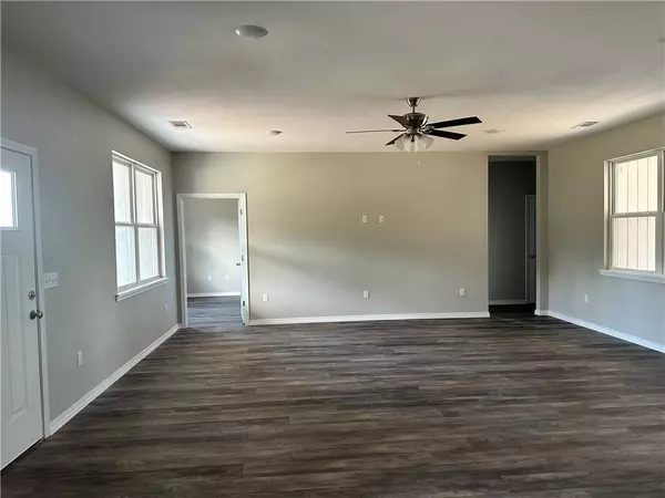 1140 E Gum, Russellville, AR 72802