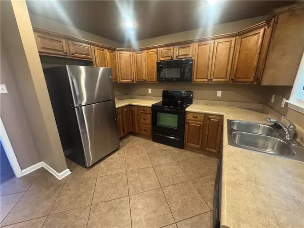 613 Sanibel St, Searcy, AR 72143