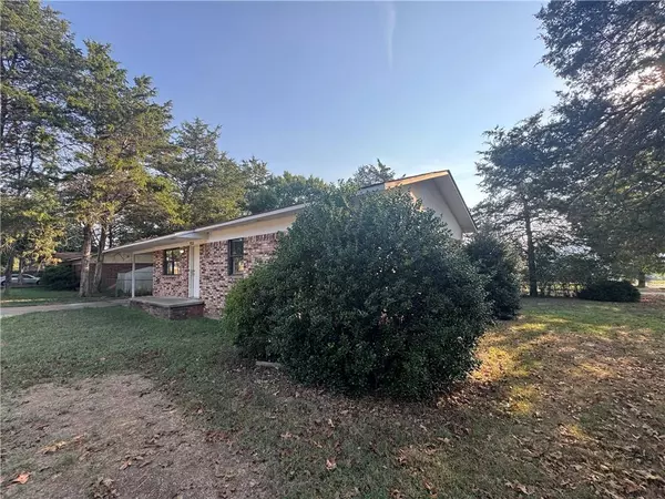 725 Spruce St, Healing Springs, AR 72545