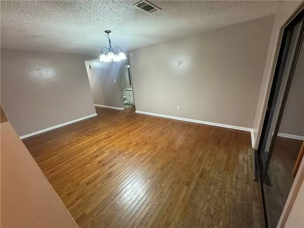 15 Overlook Dr, Searcy, AR 72143