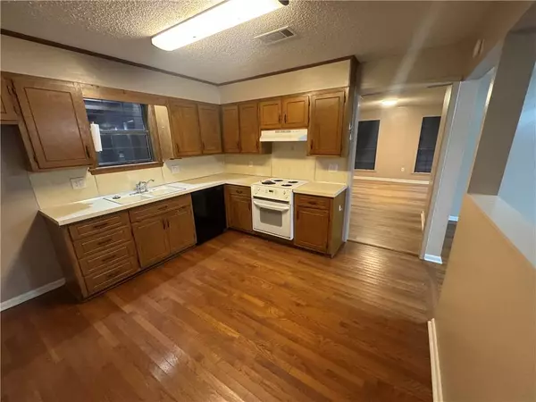 15 Overlook Dr, Searcy, AR 72143