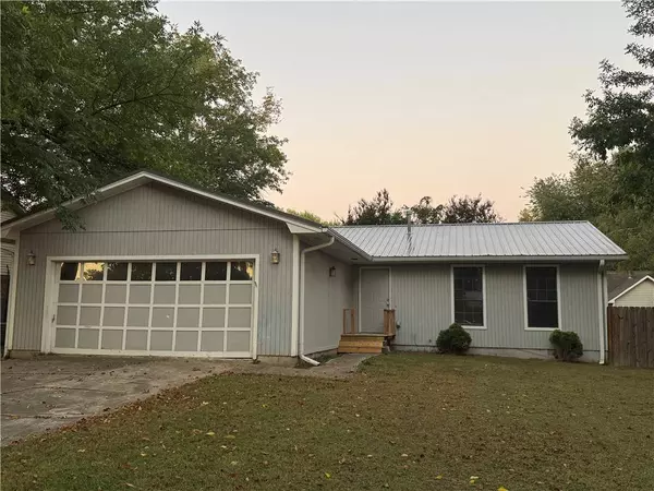 15 Overlook Dr, Searcy, AR 72143