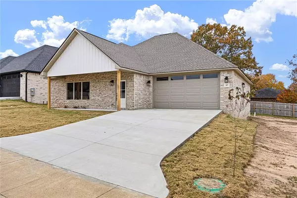 107 Harbor Cir, Russellville, AR 72802