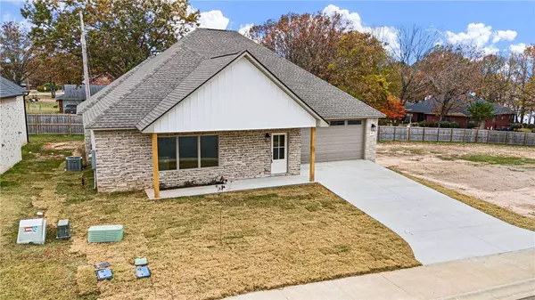 107 Harbor Cir, Russellville, AR 72802