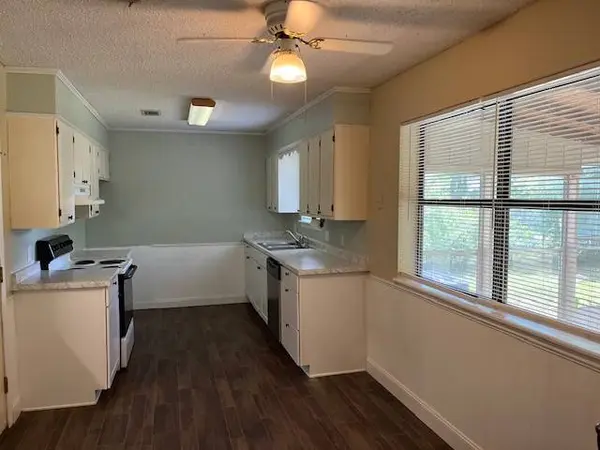 2106 E 15th St, Russellville, AR 72802