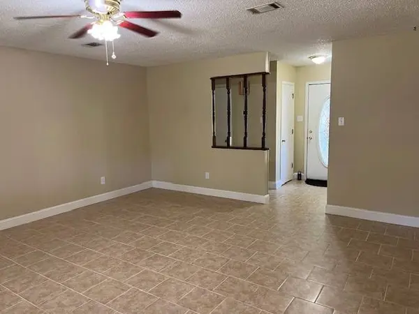 2106 E 15th St, Russellville, AR 72802