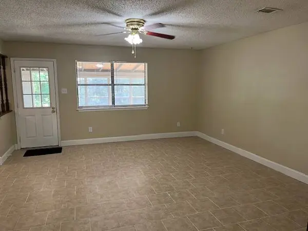 2106 E 15th St, Russellville, AR 72802