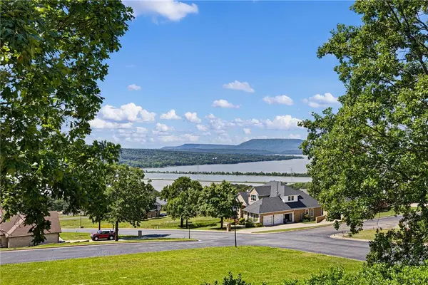 8 Ridgeline Dr, Russellville, AR 72802