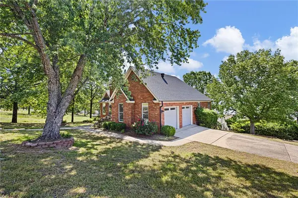 8 Ridgeline Dr, Russellville, AR 72802