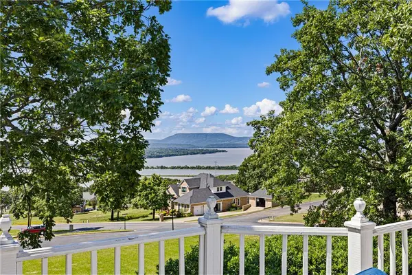 8 Ridgeline Dr, Russellville, AR 72802