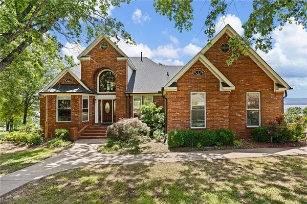 8 Ridgeline Dr, Russellville, AR 72802