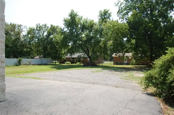 618 S Knoxville Ave, Russellville, AR 72801