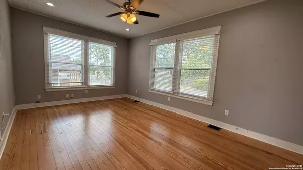 107 Willim UNIT 4, Alamo Heights, TX 78209