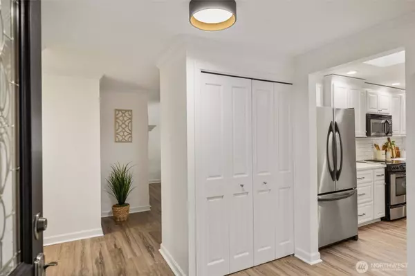 12419 NE 72nd ST, Kirkland, WA 98033