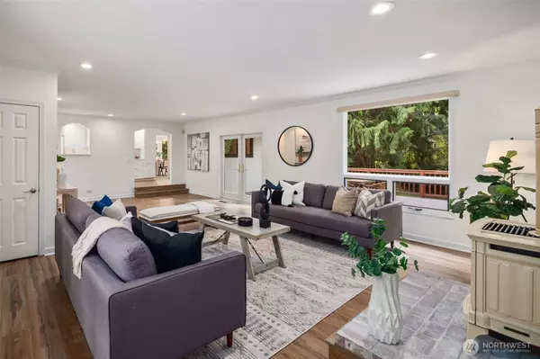 12419 NE 72nd ST, Kirkland, WA 98033