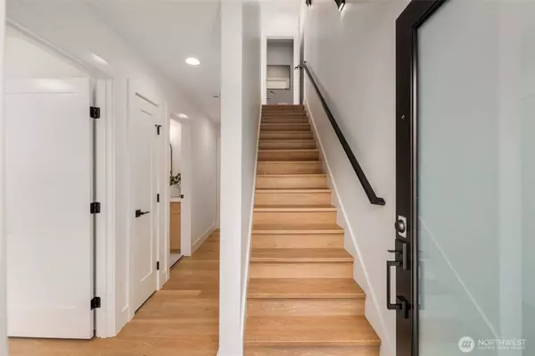 931 N 92nd ST #B, Seattle, WA 98103