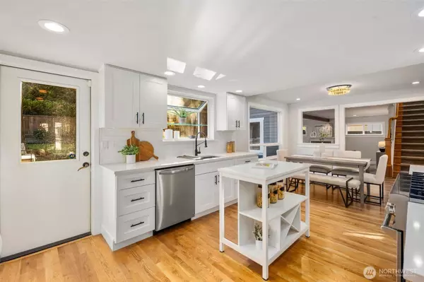 7316 128th AVE NE, Kirkland, WA 98033