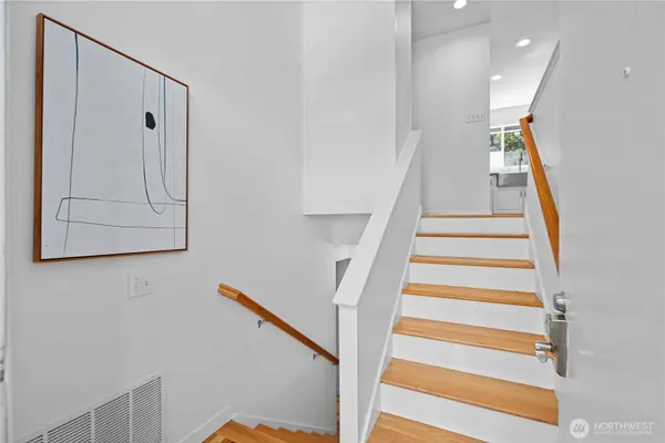 3411 77th PL SE, Mercer Island, WA 98040