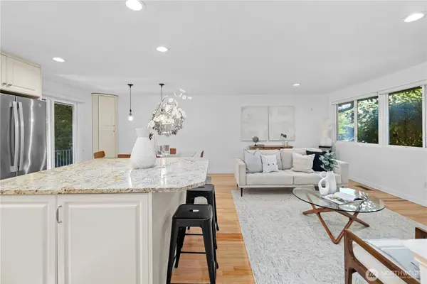 3411 77th PL SE, Mercer Island, WA 98040