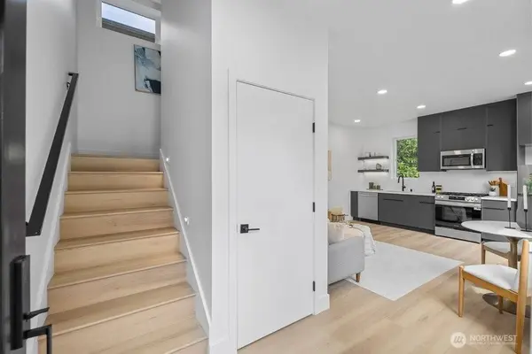 1212 B NE 100th ST, Seattle, WA 98125