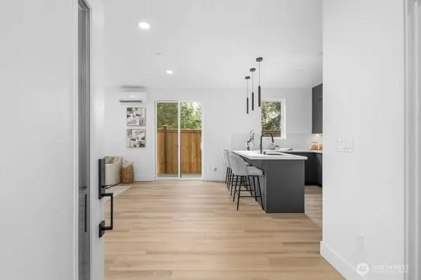 1214 NE 100th ST, Seattle, WA 98125