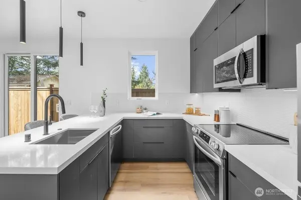1214 NE 100th ST, Seattle, WA 98125