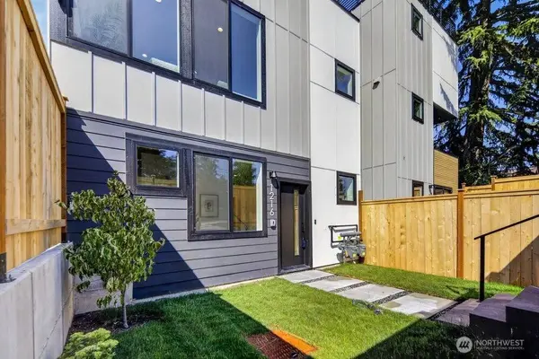 1216 NE 100th ST, Seattle, WA 98125
